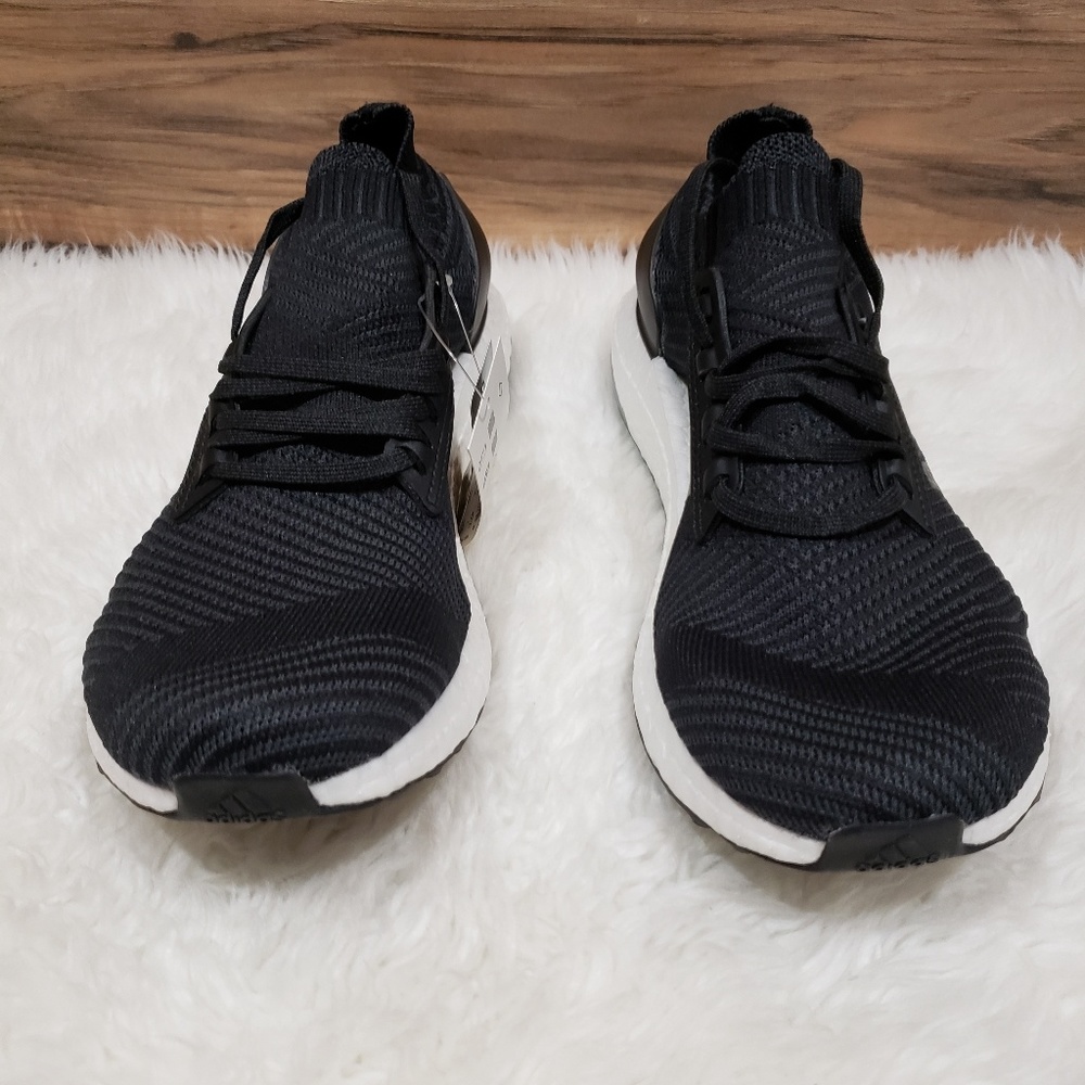 New Adidas Ultraboost Black Running Shoes - Picture 3 of 8